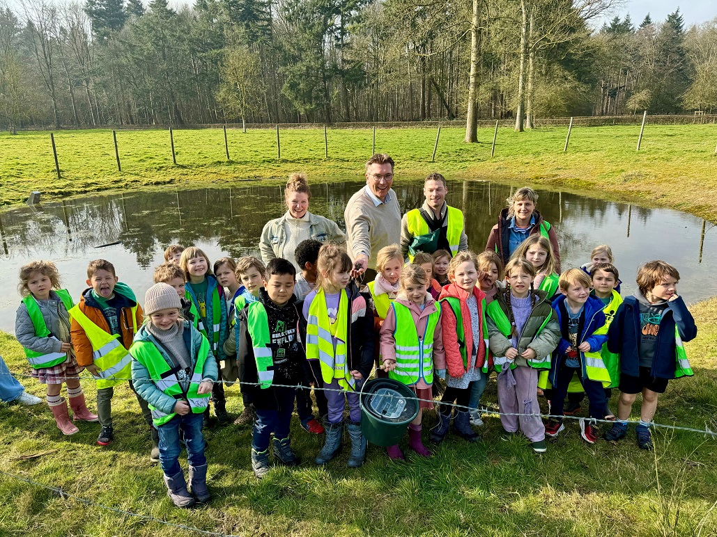Paddenoverzet brengt Bruggelingen dichter bij de natuur