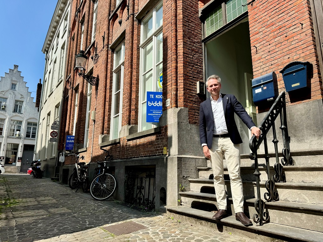 Stad Brugge verkoopt karaktervolle herenwoning in Kleine Hertsbergestraat