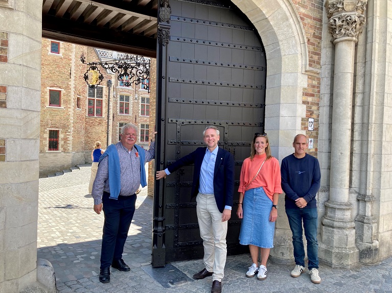 Restauratie historische poort binnenplein Gruuthusepaleis