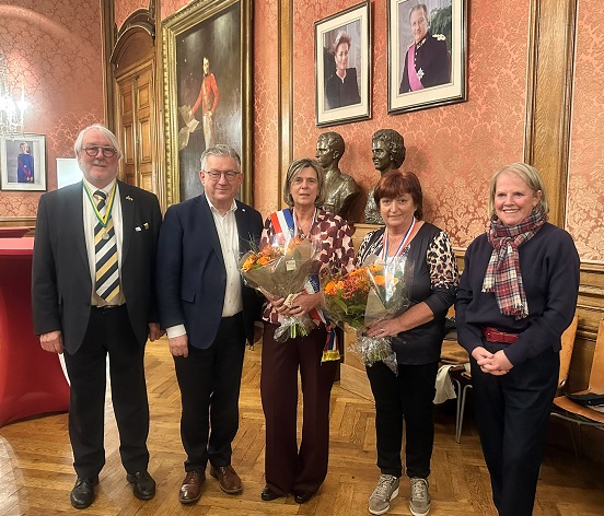Burgemeester ontving Brugse kampioenen garnaalpellen Ann Dalle en Nadine Deetens