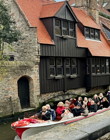 Iconische reiegevel ontvangt stadspremie ‘Historisch Buitenschrijnwerk’