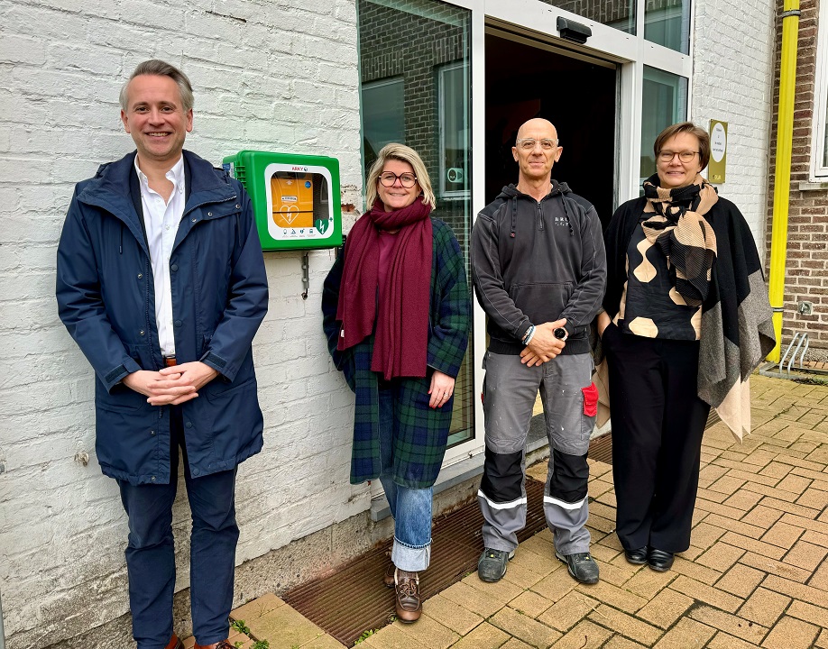 Nieuw publiek toegankelijk AED-toestel aan Brugs Onze-Lieve-Vrouwecollege