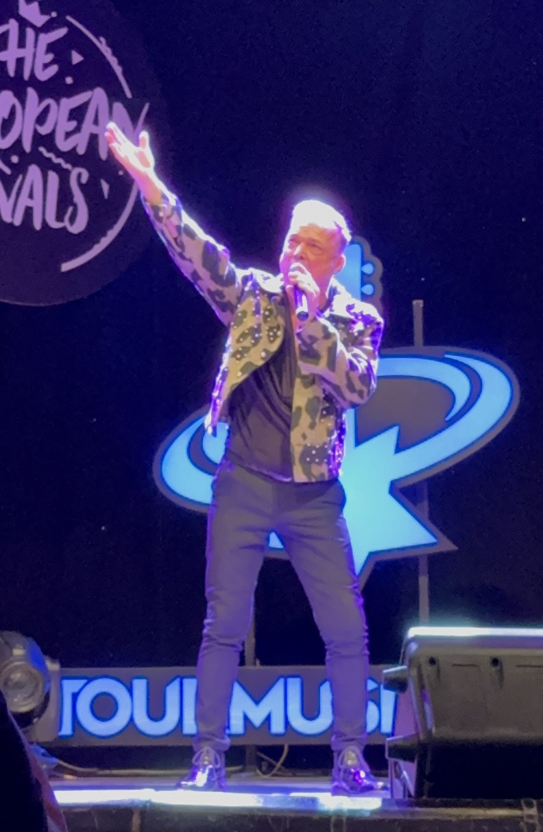 Kortrijkse zanger Axel Lane behaalt tweede plaats op Europese finale Tour Music Fest