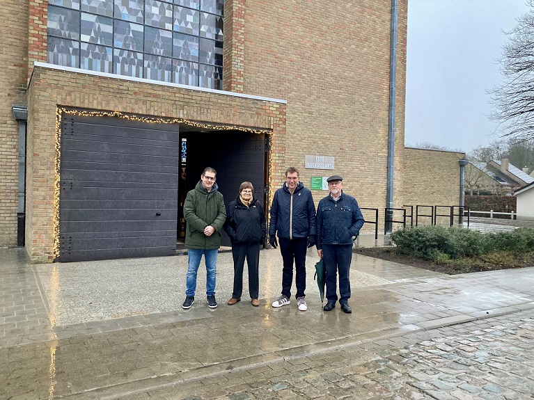 Nieuwe verharding rond Maria Assumptakerk Assebroek verhoogt comfort en uitstraling