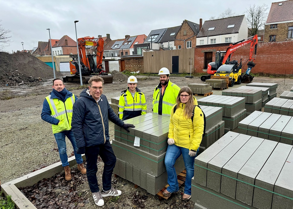 Nieuwe parking Koolkerkse Steenweg: veilige parkeerplaatsen midden het groen