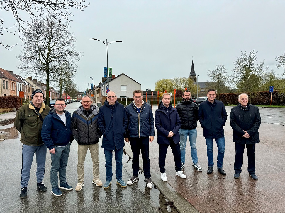 Voorstelling vernieuwde banners Olympialaan richting Jan Breydelstadion