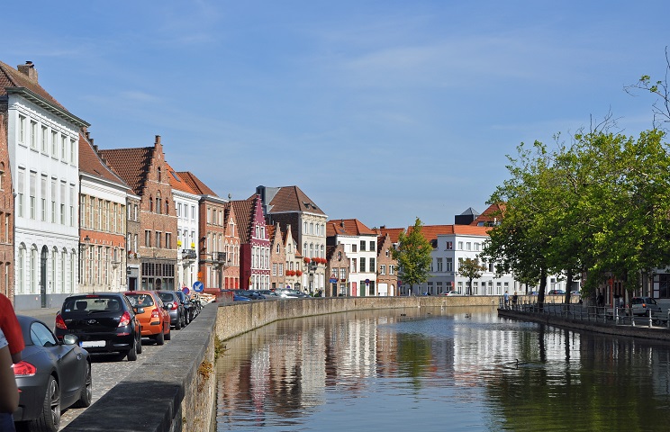 Stad Brugge pakt verborgen lozingen in Langerei aan – verdere sanering met prioriteit