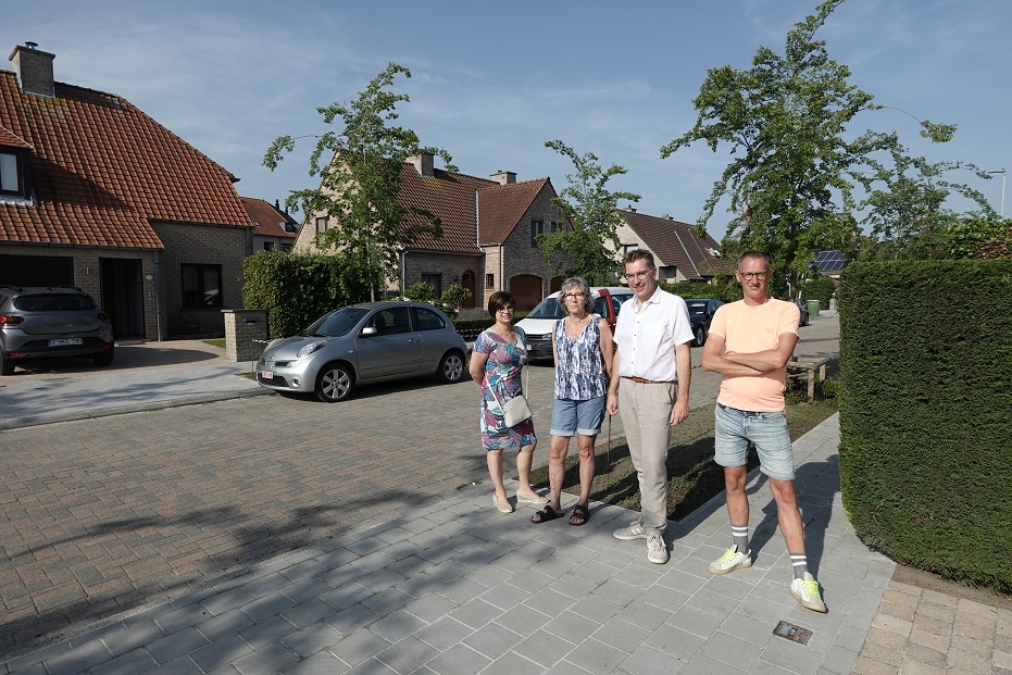Vernieuwde voetpaden in de Zeezwaluwstraat in Lissewege
