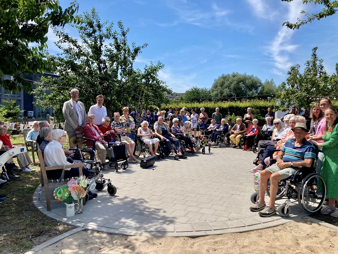 Vernieuwd buurtpark bij WZC Westervier in Sint-Kruis zorgt voor troost en ontmoeting