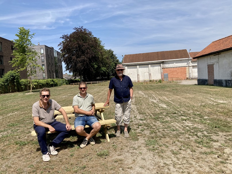 Voormalige De Lijn-site in Assebroek stelt grasvlakte open voor de buurt