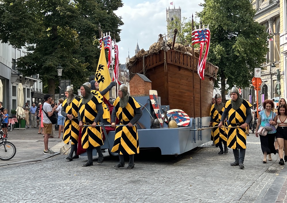 Bevlaggingsactie voor Blindekensprocessie in Brugge opvallend succes