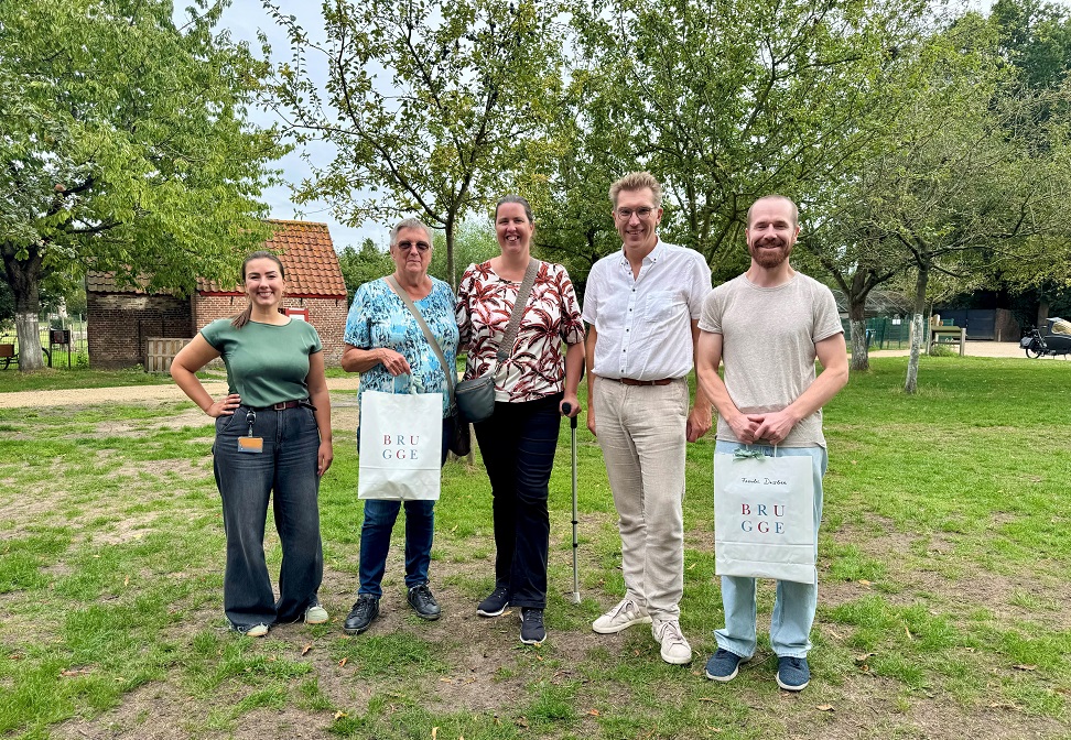 Prijsuitreiking winnaars doe-tentoonstelling ‘’t Is Kinderspel’ Kinderboerderij Zeven Torentjes